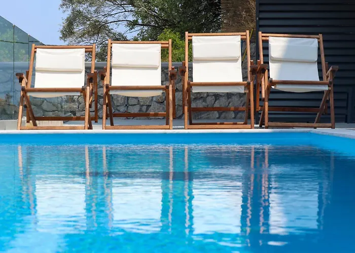 The Bee Apartament Nikiana