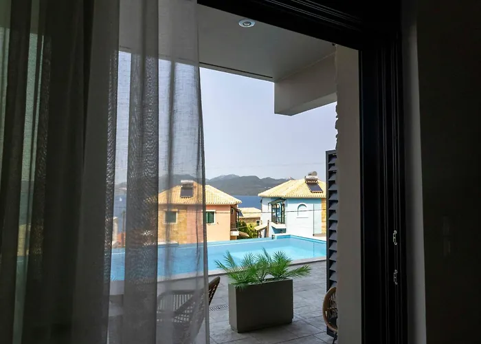 The Bee Apartament Nikiana